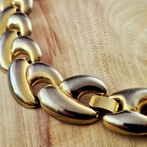 Elegant Gold Chain Necklace - Picture 4 of 6